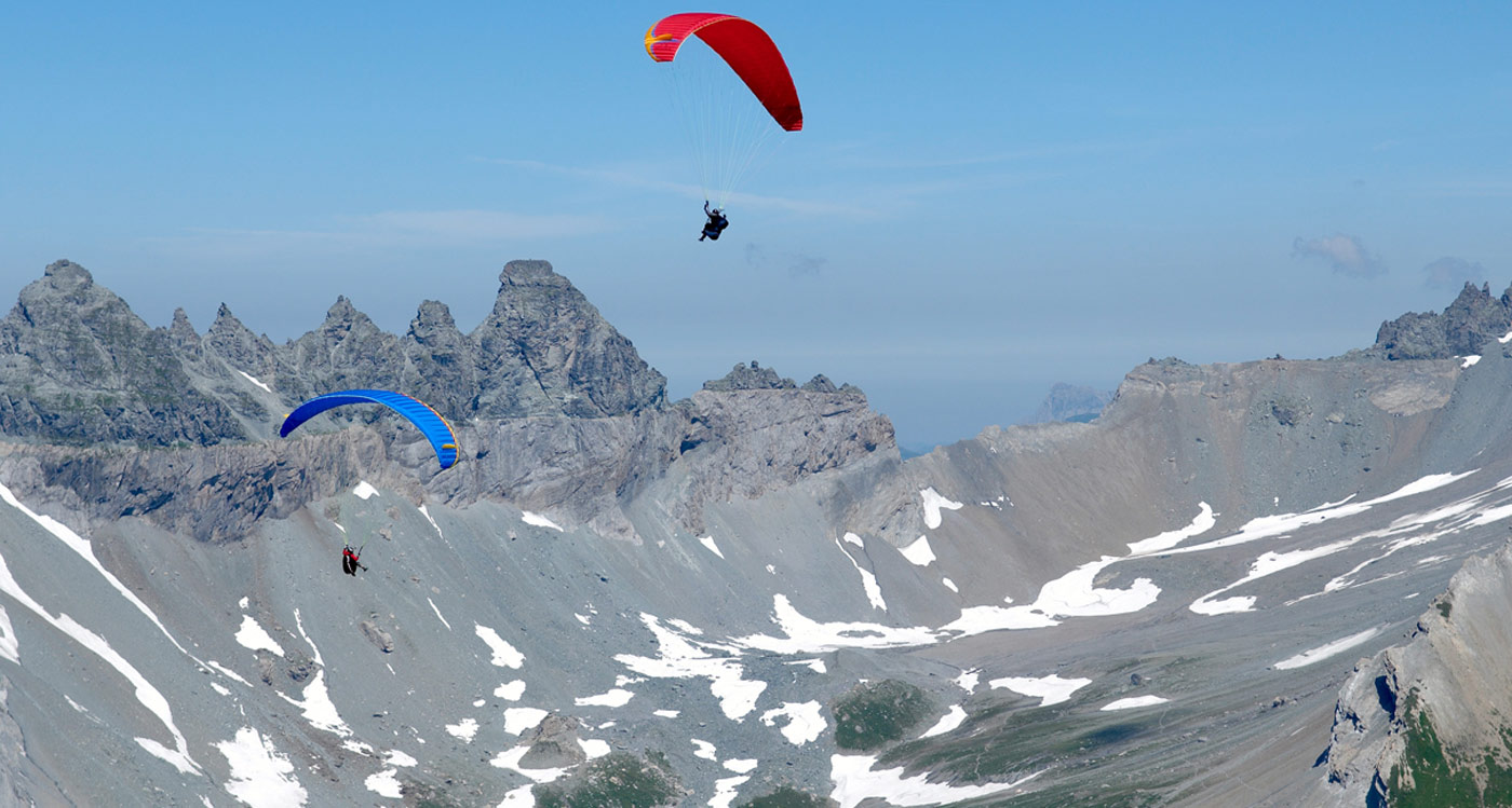 hoehenflug-alpin-2 In hochalpinen Gebieten trifft man häufig auf Raubvögel. Das Fliegen zu zweit macht es einfacher, Thermik zu finden.