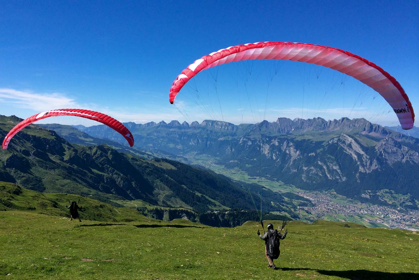 Ein Gleitflug vom Pizol ist dank des grossen Höhenunterschieds für die Gleitschirmschulung ein geeigneter Startplatz.