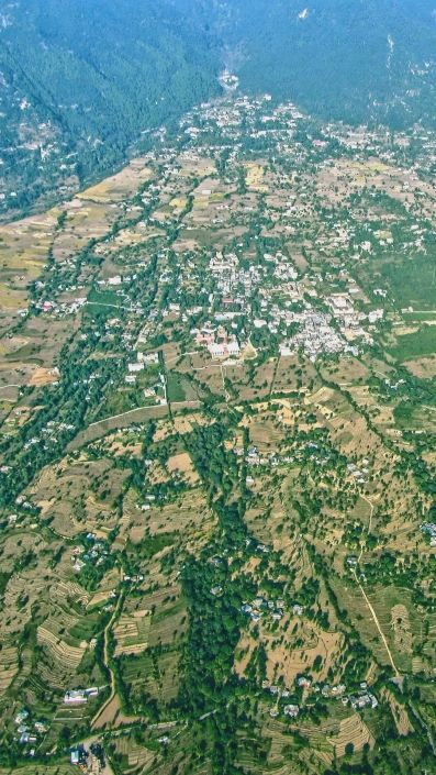 Das Flugmekka Bir im indischen Bundesstaat Himachal Pradesh aus Pilotenperspektive.